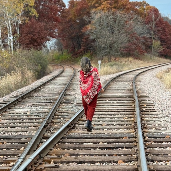 Himalayan Yak wool poncho, handmade in Nepal. Hooded and front pocket. - Picture 8 of 11